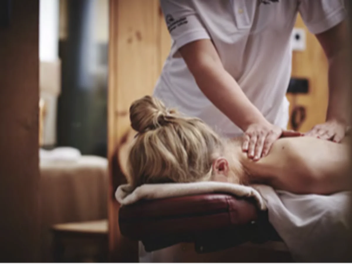 Rücken-Kopf-Nacken-Massage