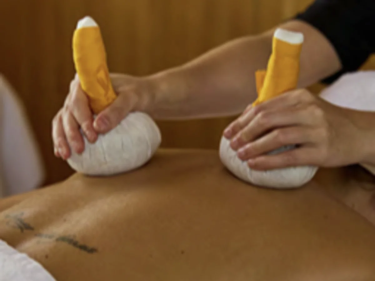 Kräuterstempelmassage